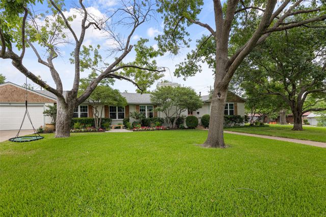 3600 Manderly Place, Fort Worth, TX 76109