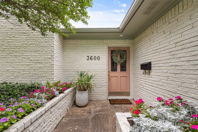 3600 Manderly Place, Fort Worth, TX 76109