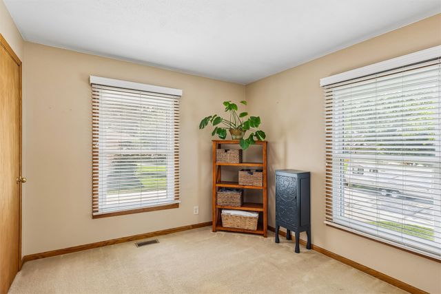 8839 Woodmayr Circle, Norwalk, IA 50211