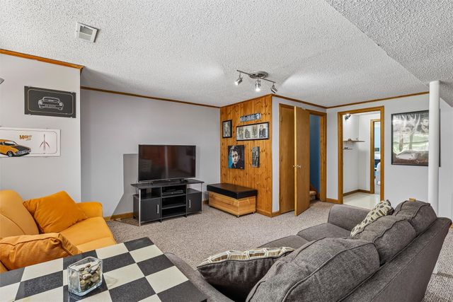 8839 Woodmayr Circle, Norwalk, IA 50211