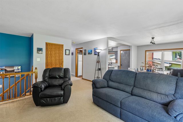 8839 Woodmayr Circle, Norwalk, IA 50211