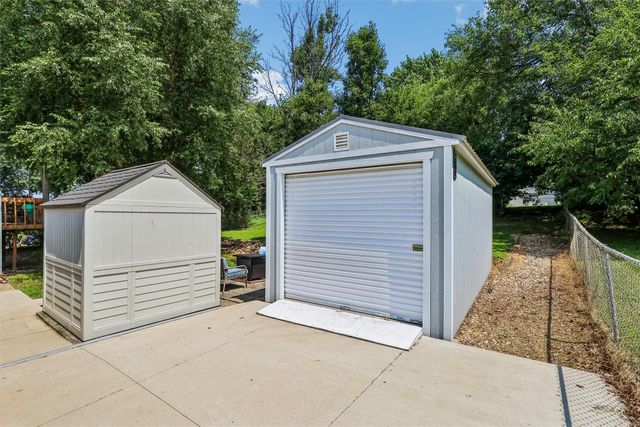 8839 Woodmayr Circle, Norwalk, IA 50211