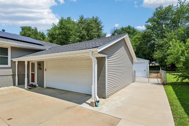 8839 Woodmayr Circle, Norwalk, IA 50211