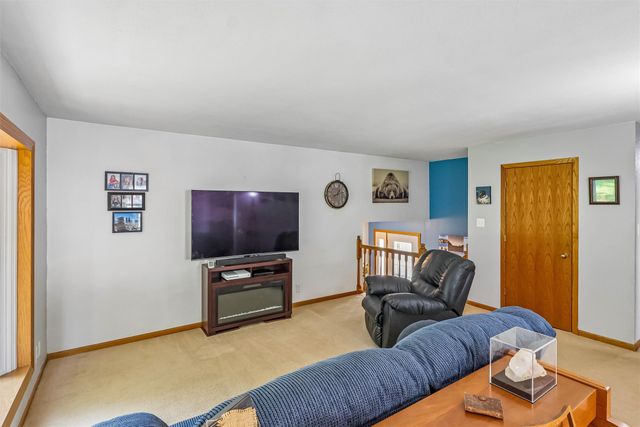 8839 Woodmayr Circle, Norwalk, IA 50211