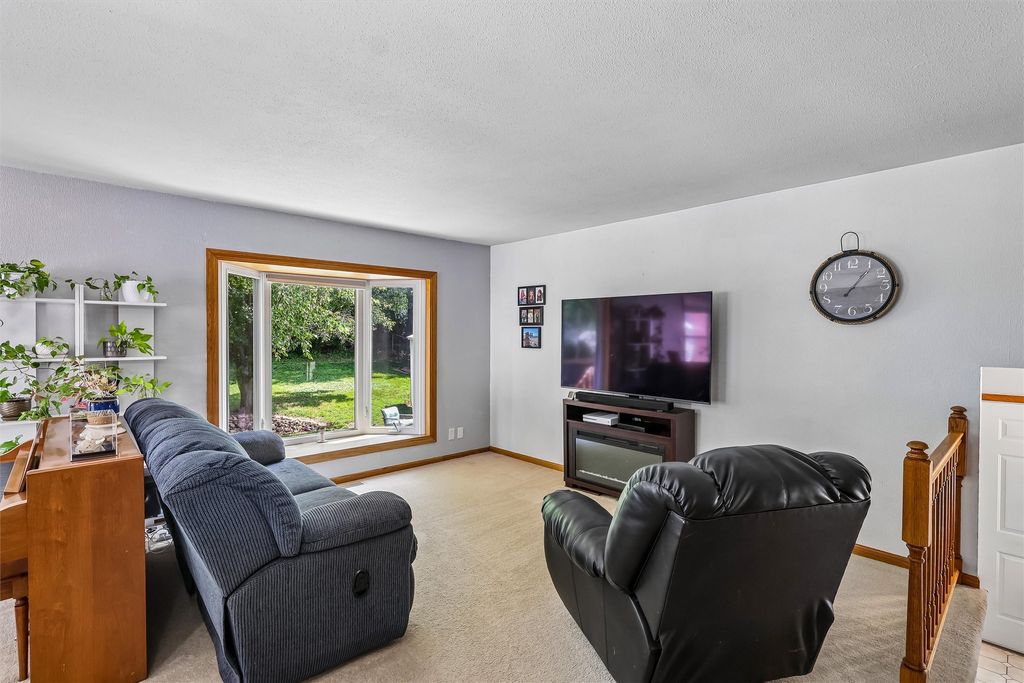 8839 Woodmayr Circle, Norwalk, IA 50211