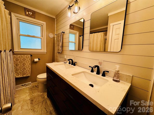 1664 Old US 25 Highway, Zirconia, NC 28790