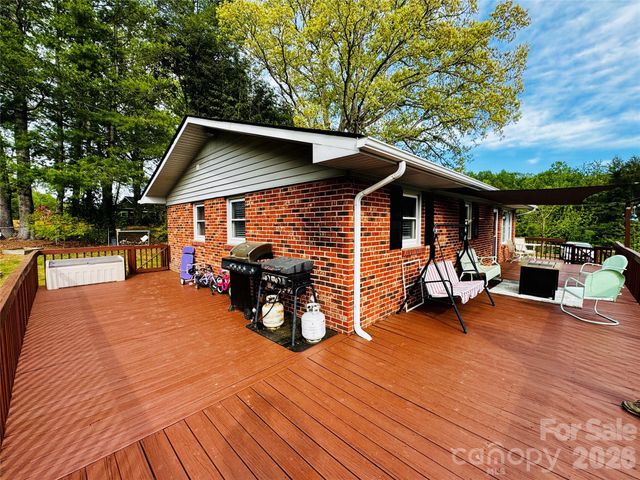 1664 Old US 25 Highway, Zirconia, NC 28790