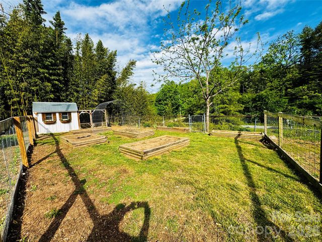 1664 Old US 25 Highway, Zirconia, NC 28790
