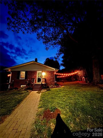 1664 Old US 25 Highway, Zirconia, NC 28790