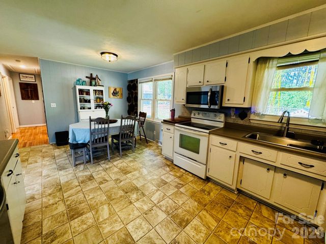 1664 Old US 25 Highway, Zirconia, NC 28790