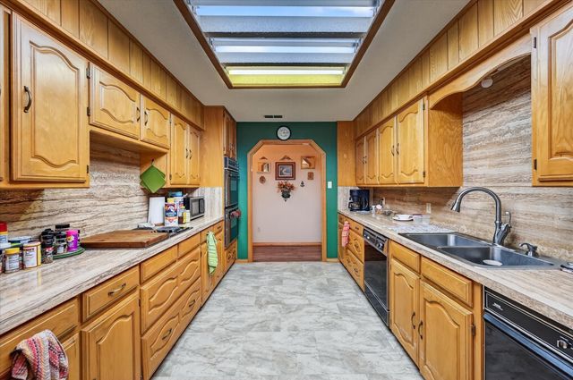 1605 Heather Court, Cleburne, TX 76033