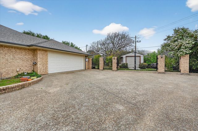 1605 Heather Court, Cleburne, TX 76033