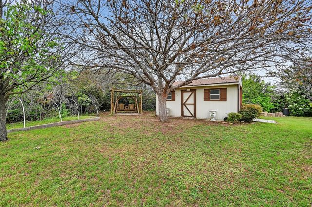 1605 Heather Court, Cleburne, TX 76033