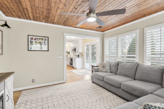 107 Waters Edge Ln, Hendersonville, TN 37075