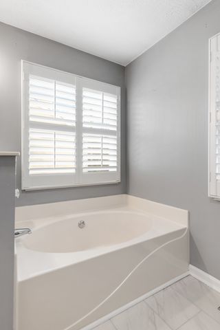 107 Waters Edge Ln, Hendersonville, TN 37075