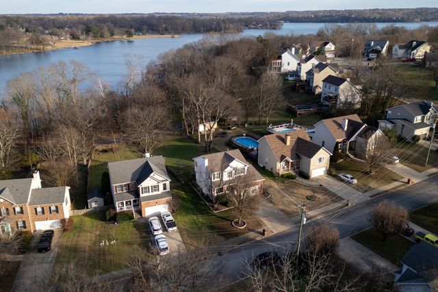 107 Waters Edge Ln, Hendersonville, TN 37075