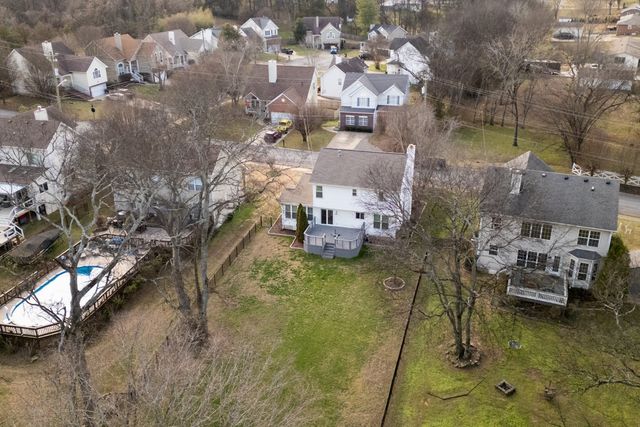 107 Waters Edge Ln, Hendersonville, TN 37075