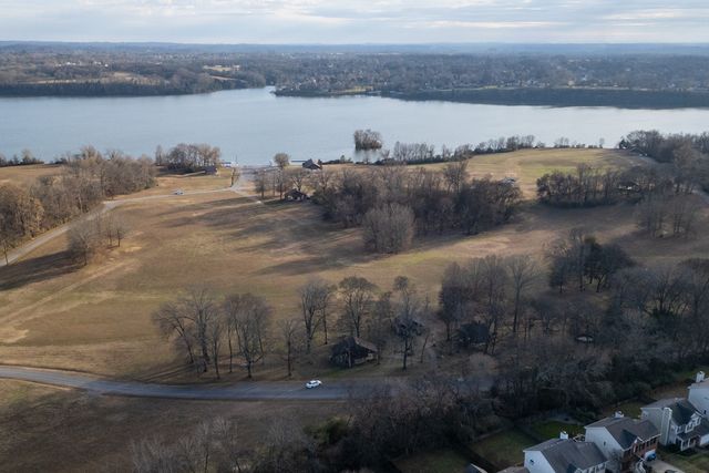 107 Waters Edge Ln, Hendersonville, TN 37075