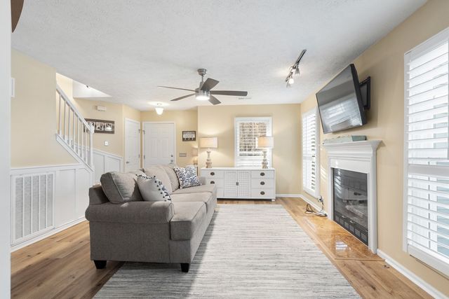 107 Waters Edge Ln, Hendersonville, TN 37075