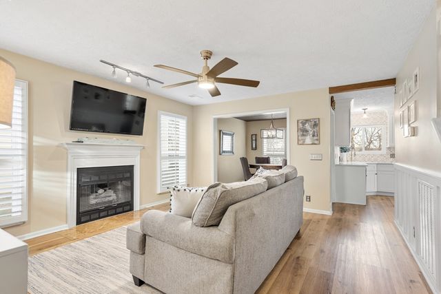 107 Waters Edge Ln, Hendersonville, TN 37075