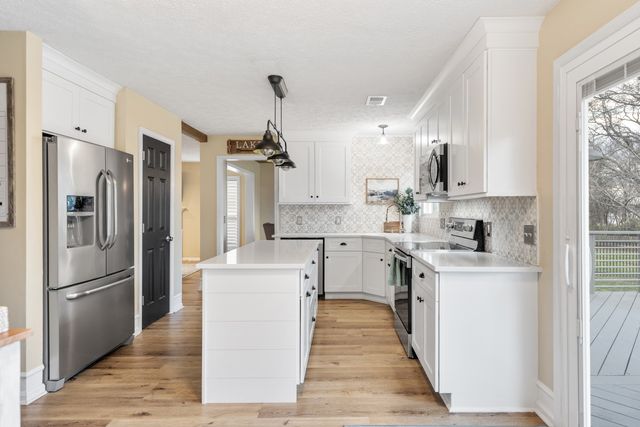 107 Waters Edge Ln, Hendersonville, TN 37075