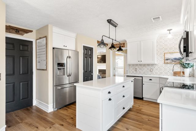 107 Waters Edge Ln, Hendersonville, TN 37075