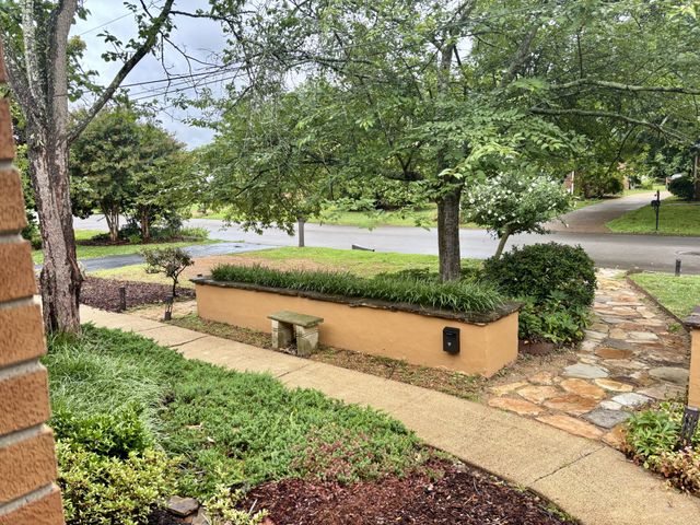 6317 Percy Dr, Nashville, TN 37205