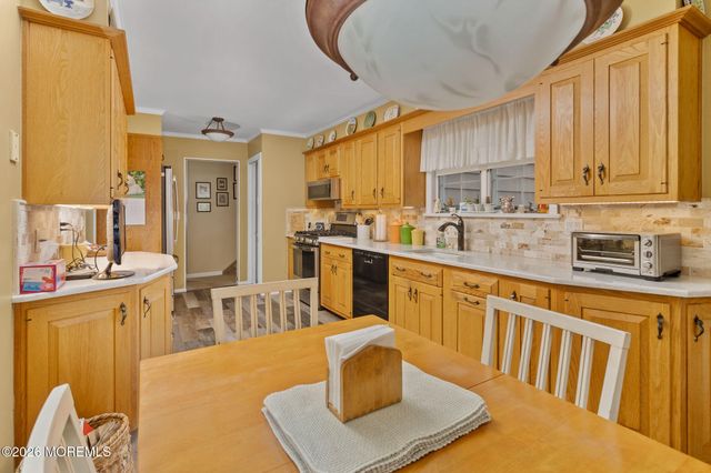 57 Pedee Place, Middletown, NJ 07748