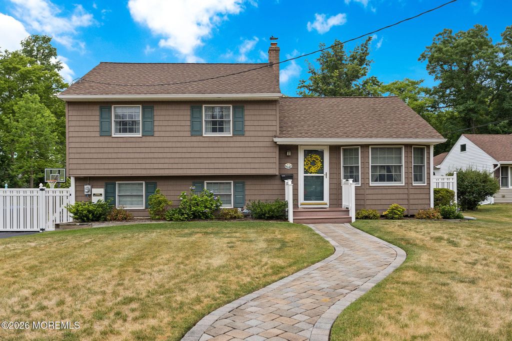 57 Pedee Place, Middletown, NJ 07748