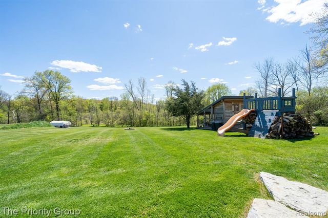 10270 County Line Road, Ortonville, MI 48462