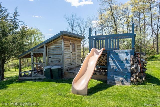 10270 County Line Road, Ortonville, MI 48462
