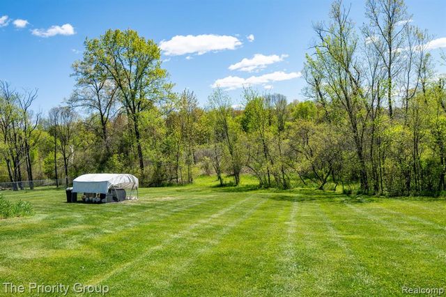 10270 County Line Road, Ortonville, MI 48462