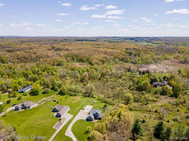 10270 County Line Road, Ortonville, MI 48462