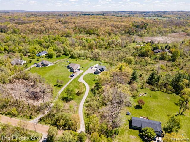 10270 County Line Road, Ortonville, MI 48462
