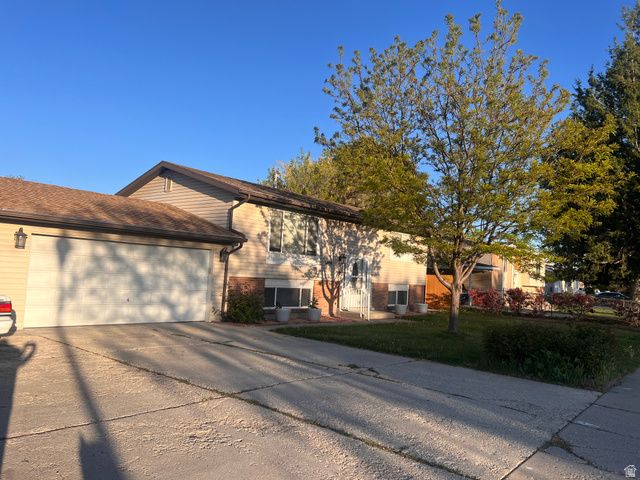 6695 S SOMERSET DR, West Jordan, UT 84084
