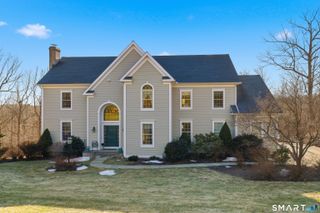 10 Briarwood Lane, Newtown, CT 06470