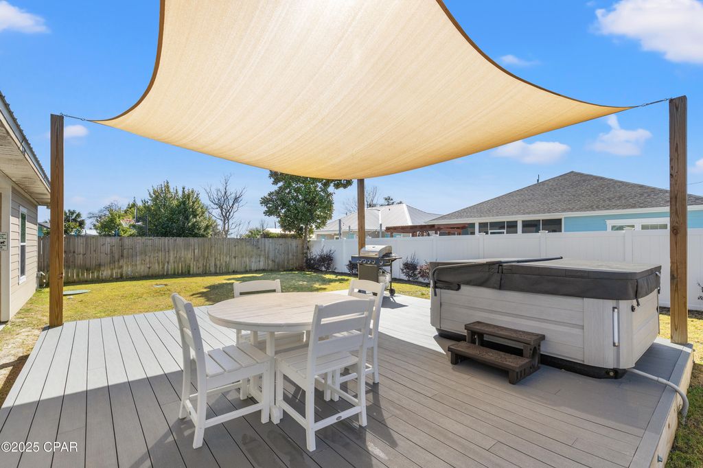 Image 4 of property listing at 529 Christmas Tree Lane, Panama City Beach, FL 32413