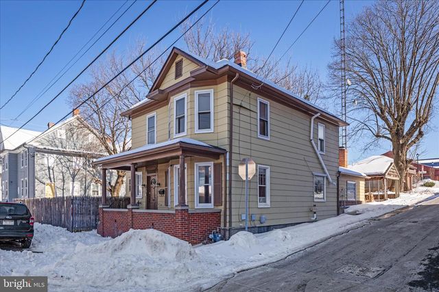 208 PORTER AVE, Martinsburg, WV 25401