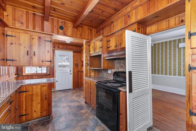 208 PORTER AVE, Martinsburg, WV 25401