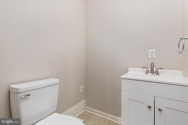 208 PORTER AVE, Martinsburg, WV 25401