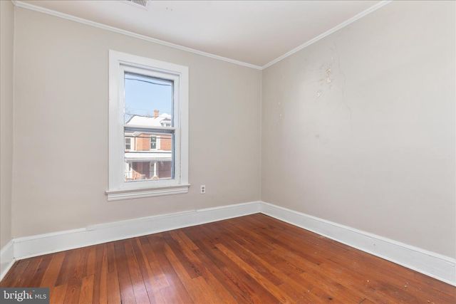 208 PORTER AVE, Martinsburg, WV 25401