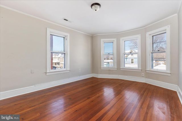 208 PORTER AVE, Martinsburg, WV 25401