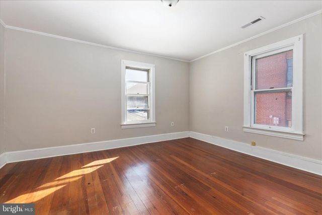 208 PORTER AVE, Martinsburg, WV 25401