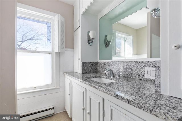 208 PORTER AVE, Martinsburg, WV 25401