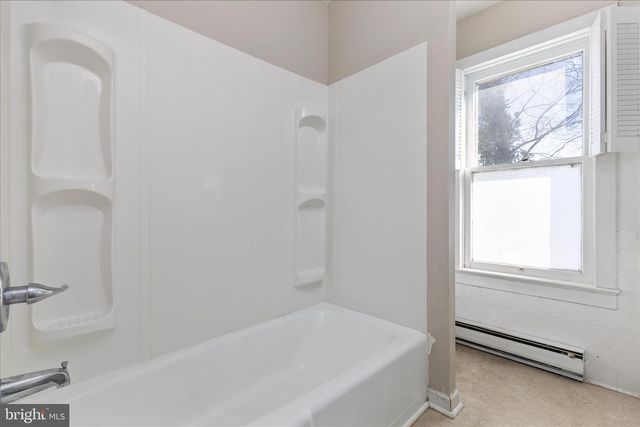 208 PORTER AVE, Martinsburg, WV 25401