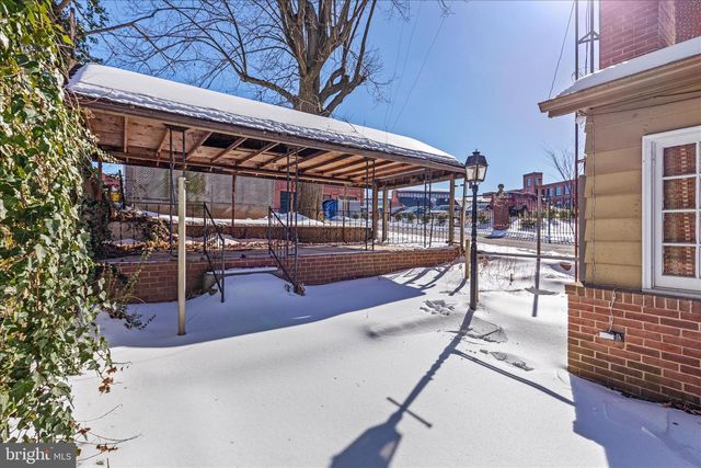 208 PORTER AVE, Martinsburg, WV 25401