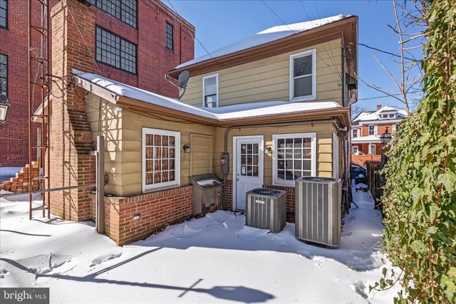 208 PORTER AVE, Martinsburg, WV 25401