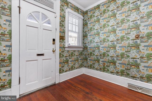 208 PORTER AVE, Martinsburg, WV 25401