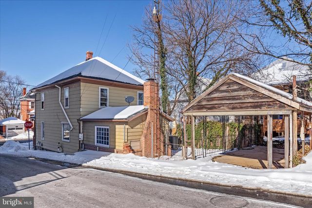 208 PORTER AVE, Martinsburg, WV 25401