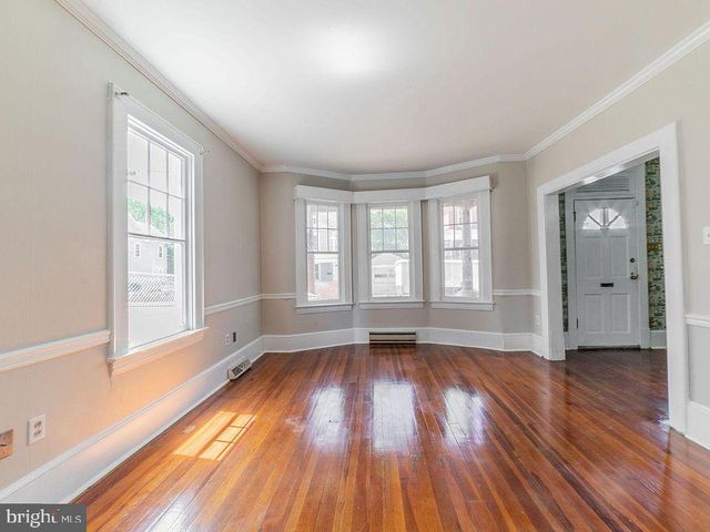 208 PORTER AVE, Martinsburg, WV 25401